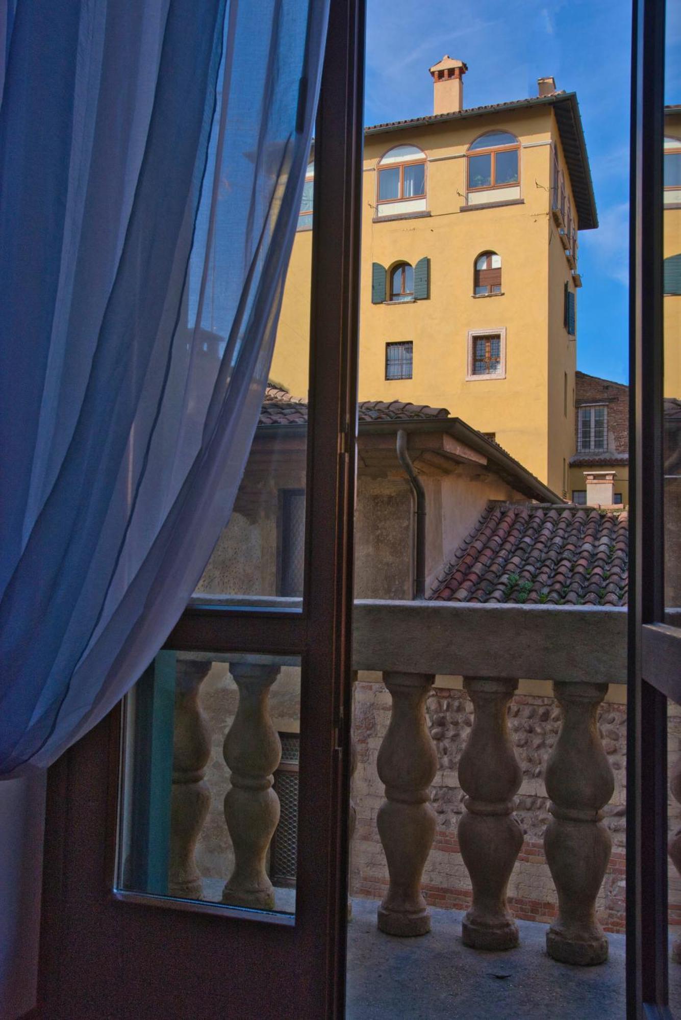 Apartment Pied A Terre - La *